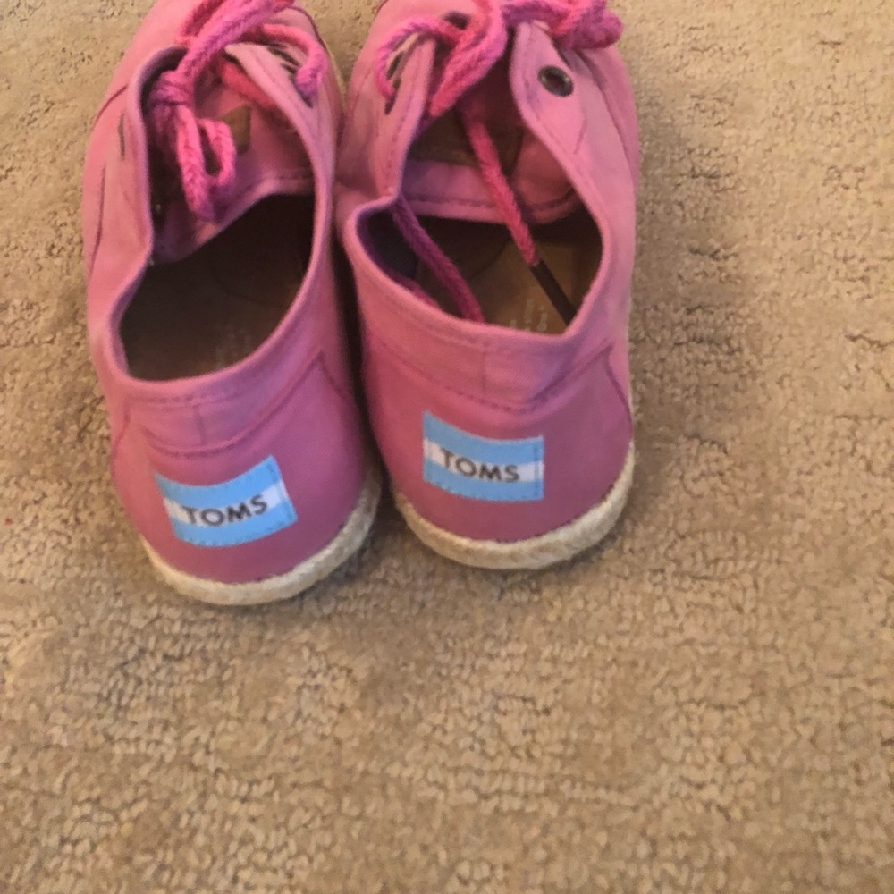 Toms - Picture 3 of 4